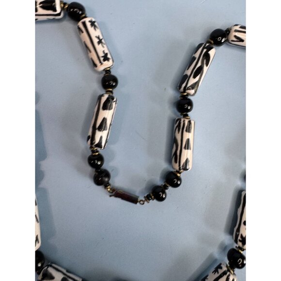 Handcrafted Black & White Glass Beaded Necklace With Unique Patterns - Picture 4 of 10